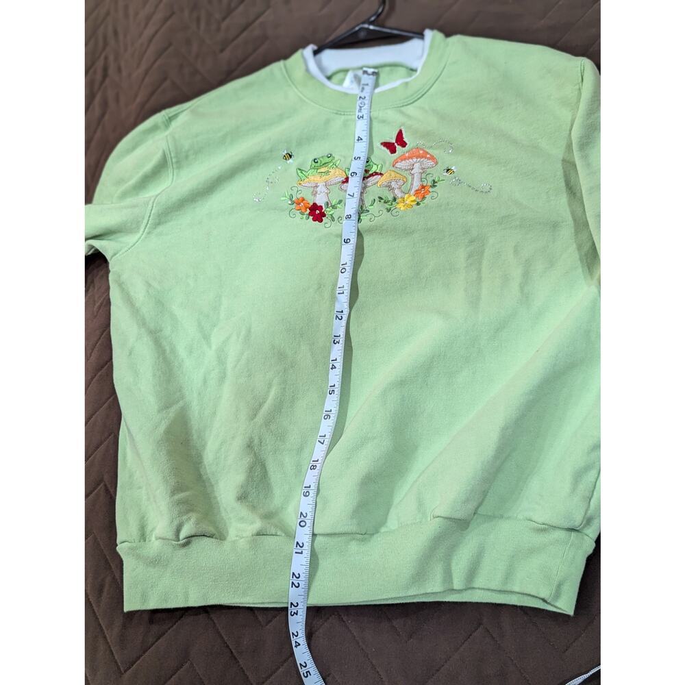 Cute frog & mushroom embroidered light green sweatshirt by Morning Sun size L - Picture 6 of 7